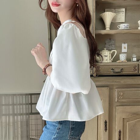 Women trendy top whaite