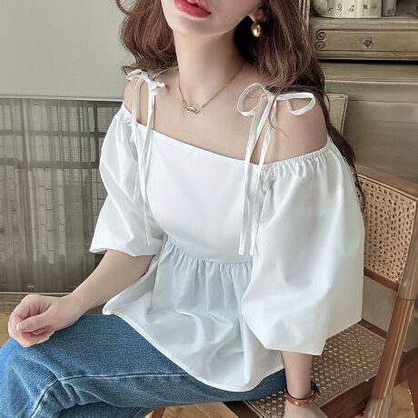 Women trendy top whaite